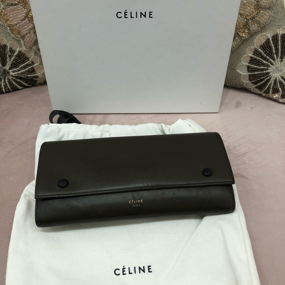 Authentic Celine brown wallet-great condition!!